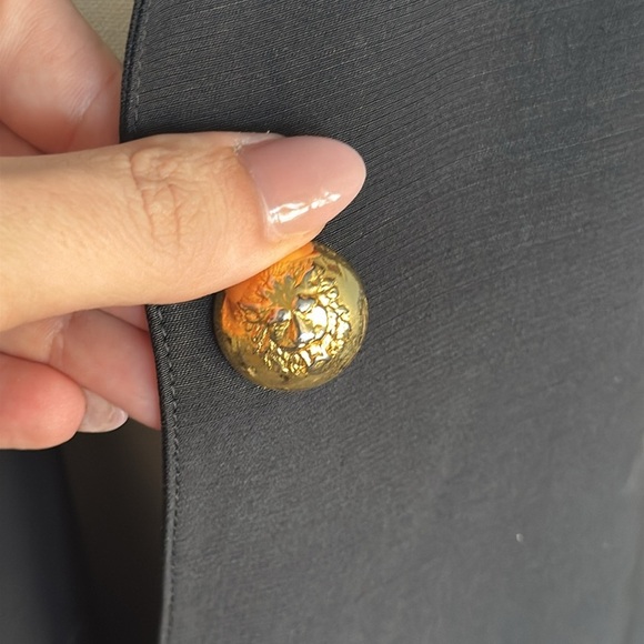 Vintage Christian Llinares Studio 492 black blazer with gold embroidered lion - Picture 4 of 9